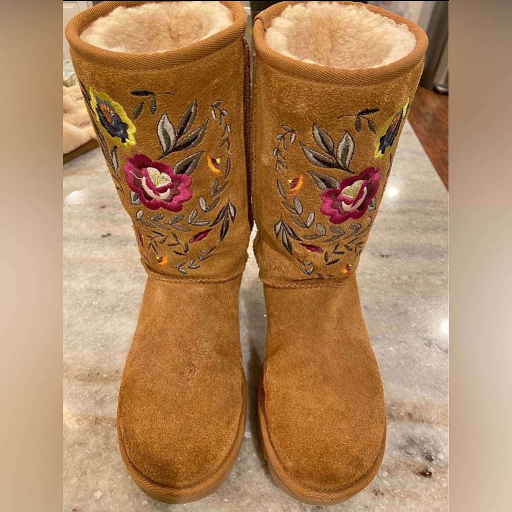 UGG boots with embroidery detail size 7